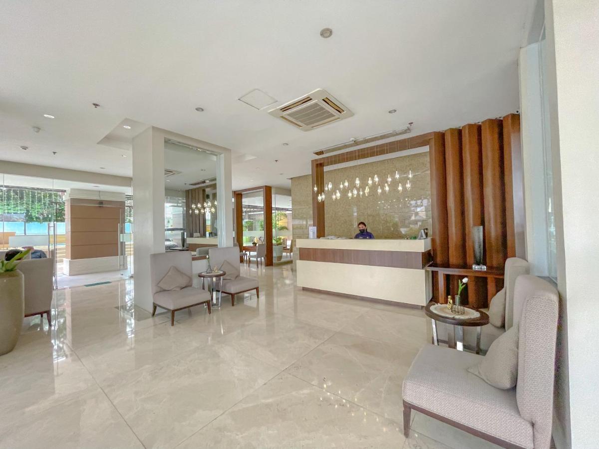 City Center- Balcony Suite Cebu Buitenkant foto
