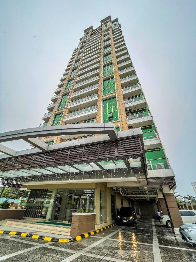 City Center- Balcony Suite Cebu Buitenkant foto