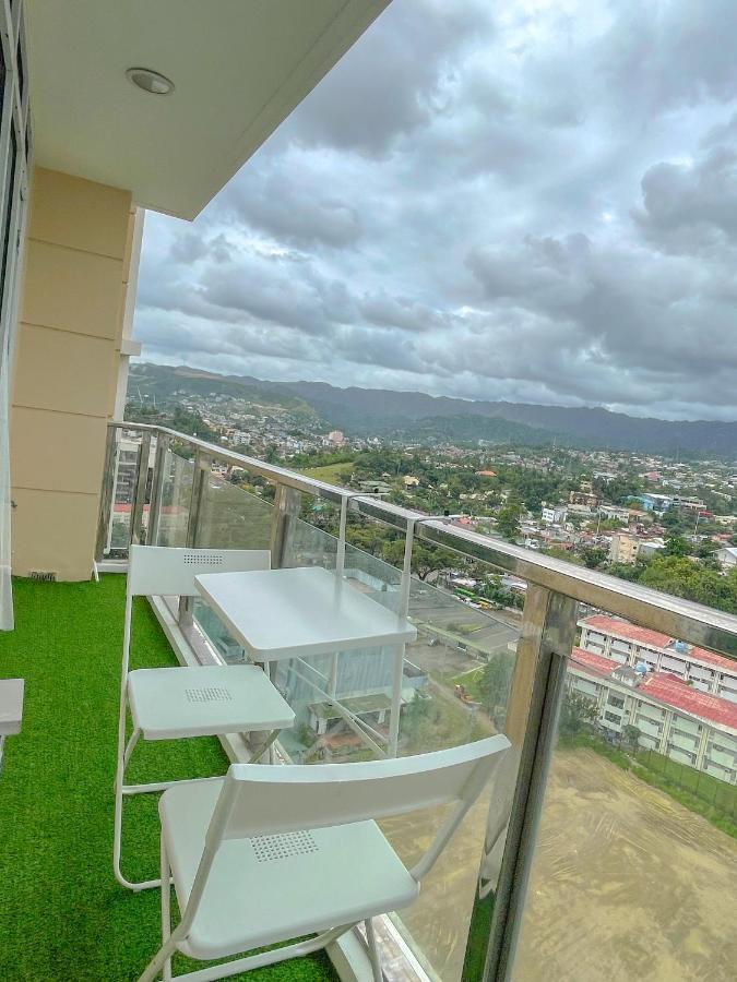 City Center- Balcony Suite Cebu Buitenkant foto