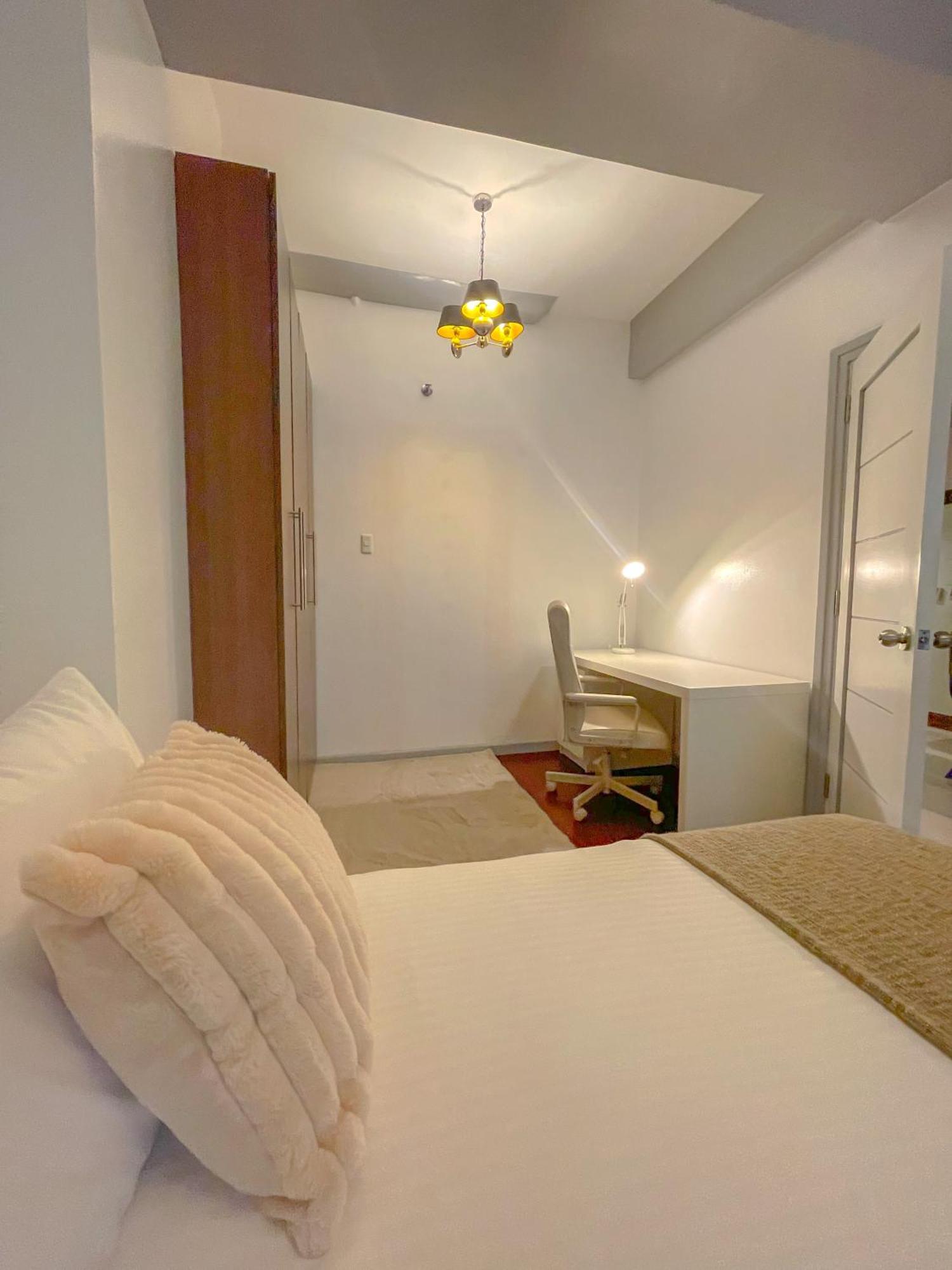 City Center- Balcony Suite Cebu Buitenkant foto